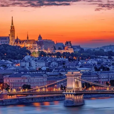 Sophia Buda By The Danube With Ac